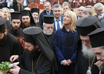 Στην κατάθεση του θεμέλιου λίθου για το «Ιωνικό Κέντρο» στη Νέα Ιωνία